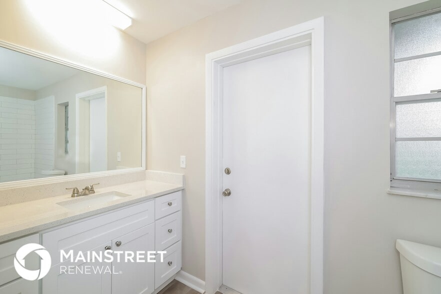 Building Photo - 8024 Nicklaus Dr