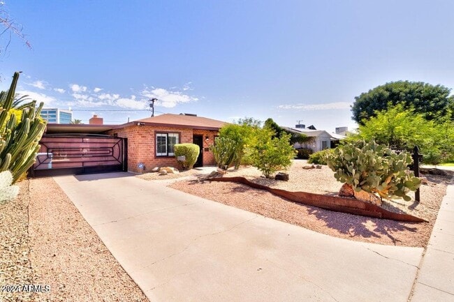 Primary Photo - 2931 N 8th Ave