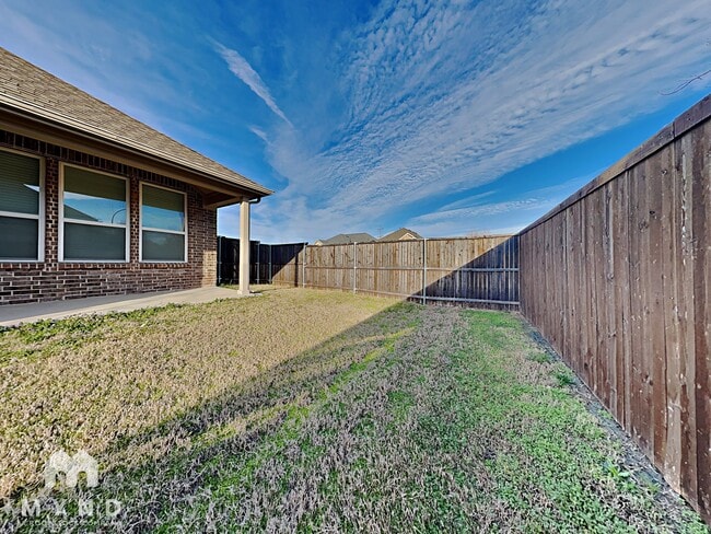 Building Photo - 4916 Meadow Falls Dr