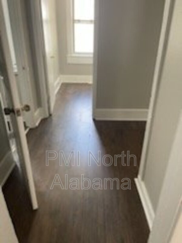 Building Photo - 1310 9th Ave SE