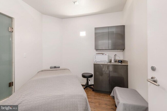 Building Photo - 210 W Rittenhouse Square