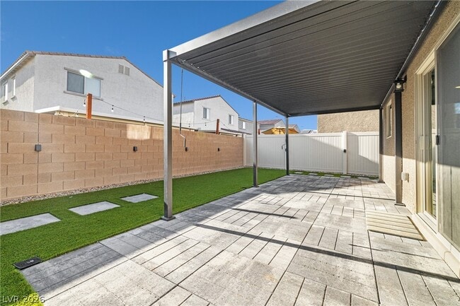 Building Photo - 7007 Noche Calida St