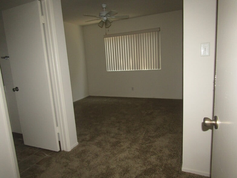 Building Photo - 417 E Badillo St