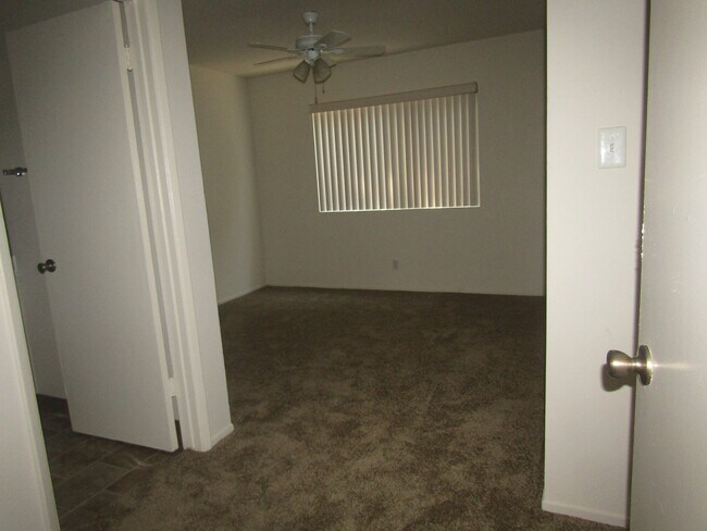 Building Photo - 417 E Badillo St