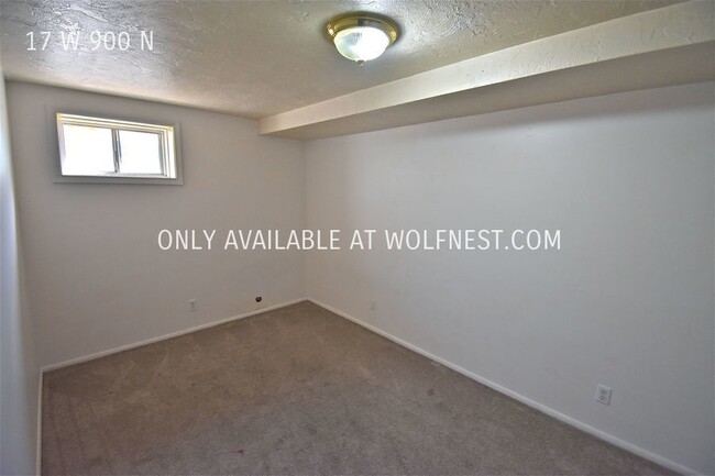 Building Photo - Lovely 4 Bed Orem Unit! No Deposit Option!