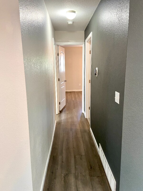 Building Photo - 305 Redwood Dr
