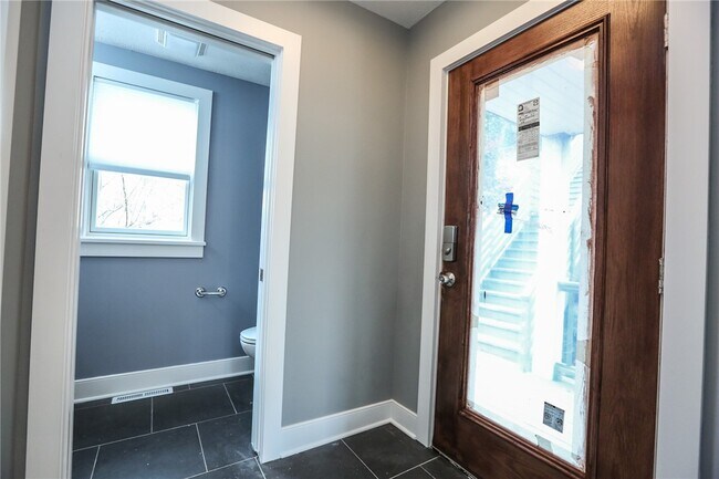 Building Photo - 1370 Bay Shore Blvd