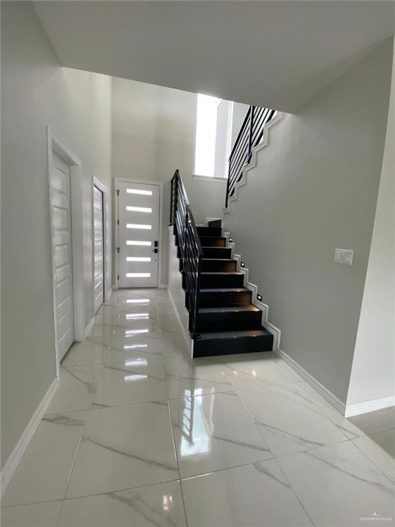 Building Photo - 14 N Crown Point