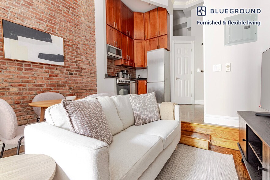 Building Photo - 234 E 14th St