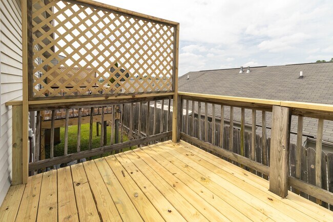 Building Photo - 385 Hawthorne Oaks Way