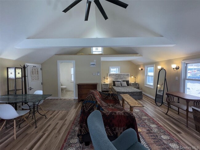 Building Photo - 97 Pine St