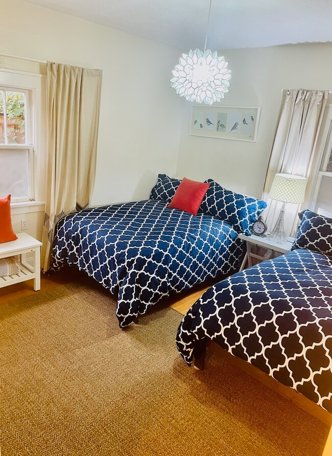 Building Photo - 3115 NE Schuyler St