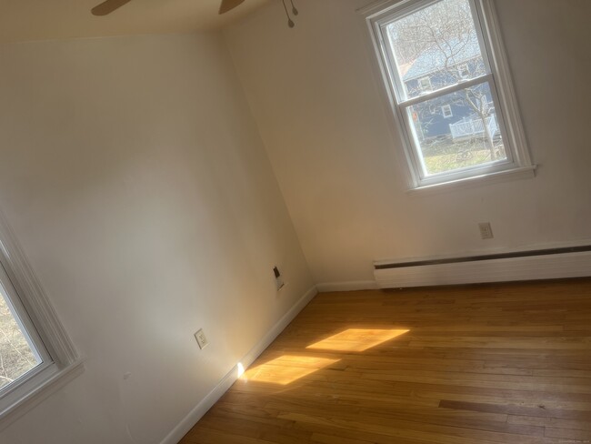 Building Photo - 102 Oak Ridge Dr