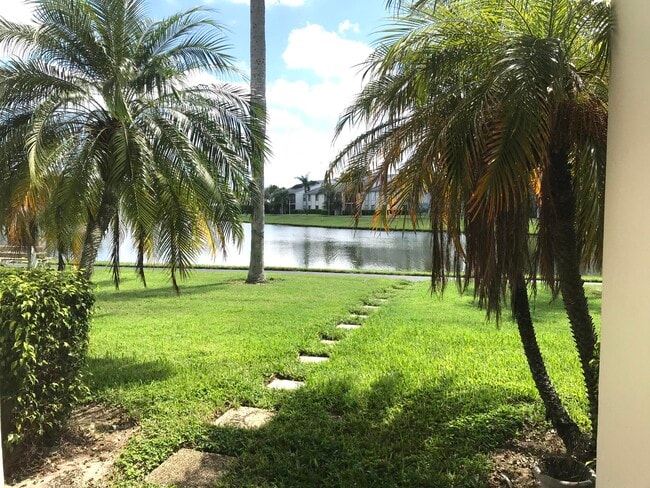 Building Photo - 1107 Green Pine Blvd