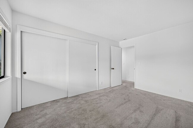 Building Photo - 1837 Lackland Dr