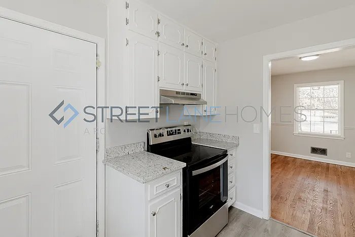 Building Photo - 831 Martinwood Rd