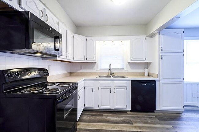 Building Photo - 4801 Oak Park Dr