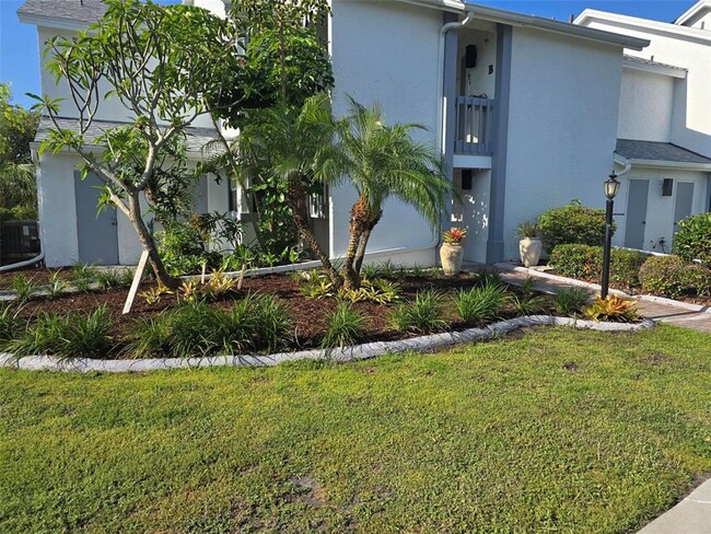 Building Photo - 611 Lively Dr