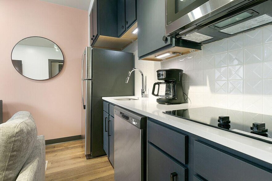 Building Photo - 611 Commerce St