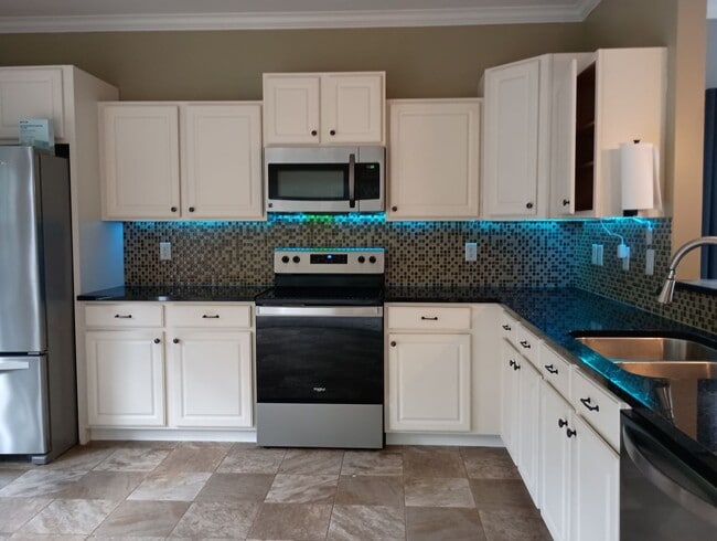 Building Photo - 2211 Colbert Dr