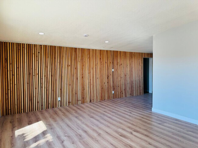 Building Photo - Spacious 3 Bedroom, 2 Bathroom Home with Solar in Bullhead City!