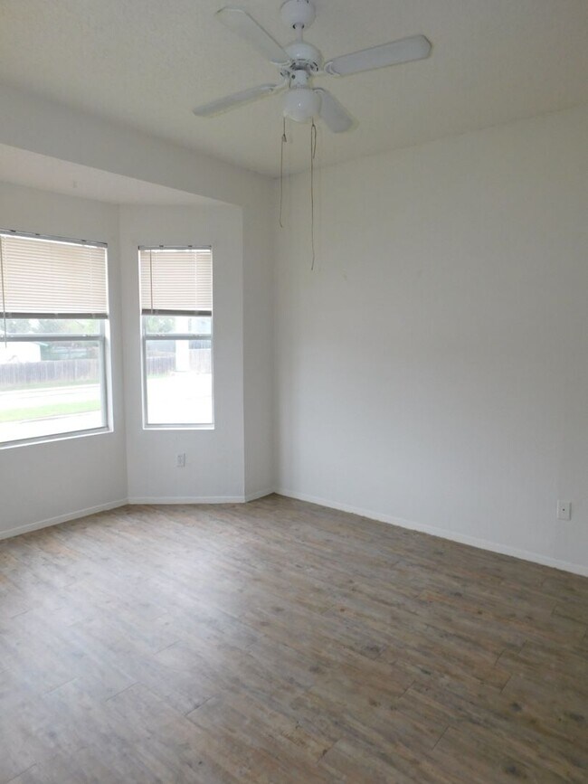 Building Photo - 2509 W Slaughter Ln