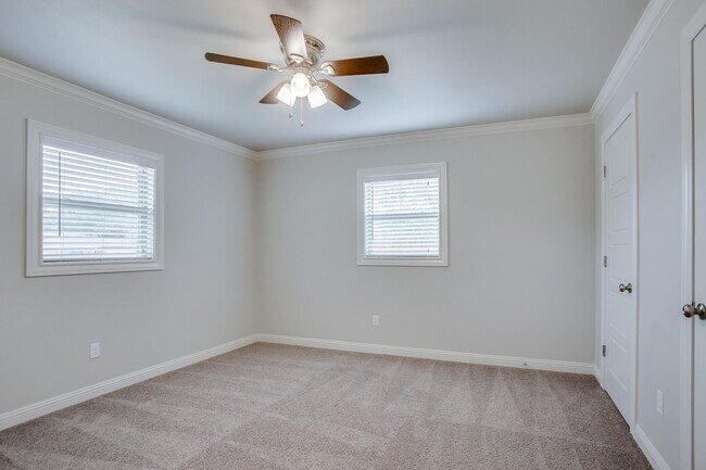 Building Photo - 3207 37th St