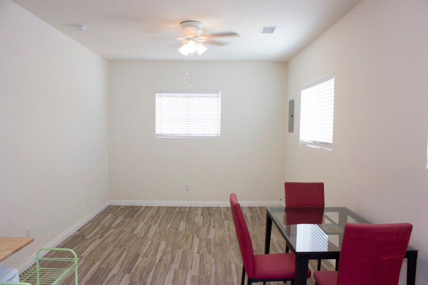 Building Photo - 659 Salem St