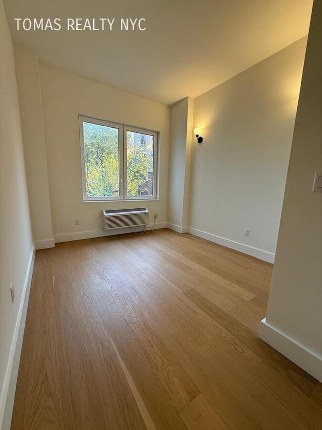 Building Photo - 3103 Sedgwick Ave