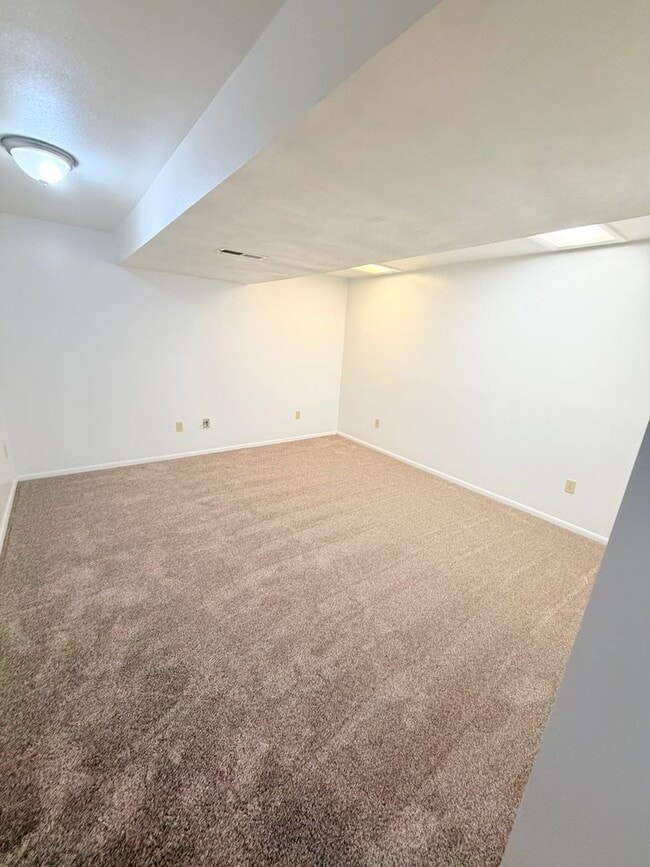 Building Photo - 433 Beaverhead Ct