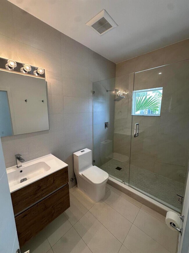 Building Photo - Northeast 17th Avenue, Fort Lauderdale, FL 33304 - 2 BR 2.5 BA townhouse