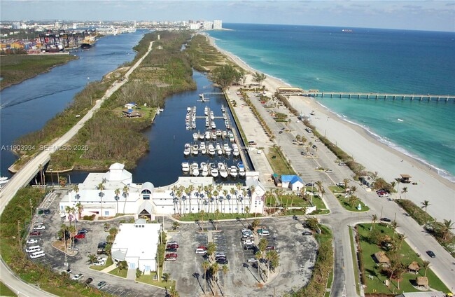 Building Photo - 13 NE 2nd Ave