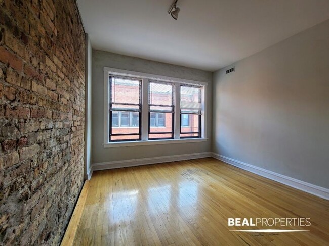 Building Photo - 2 bedroom in CHICAGO IL 60657