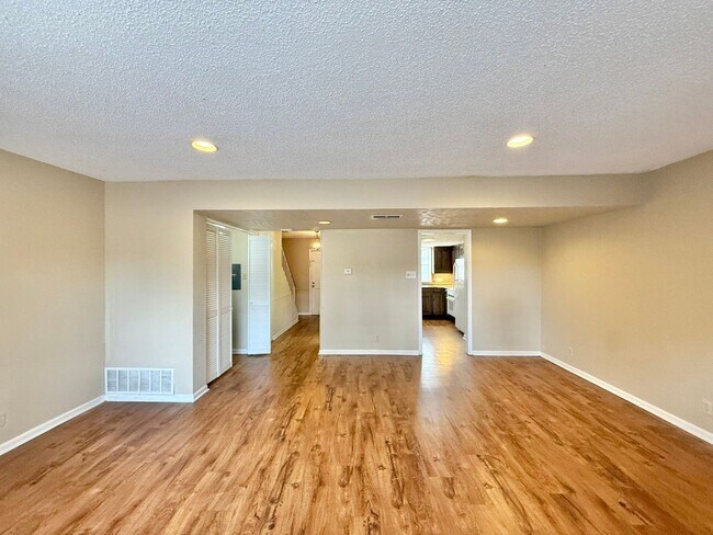 Building Photo - Delmar Dr. 2510/2512