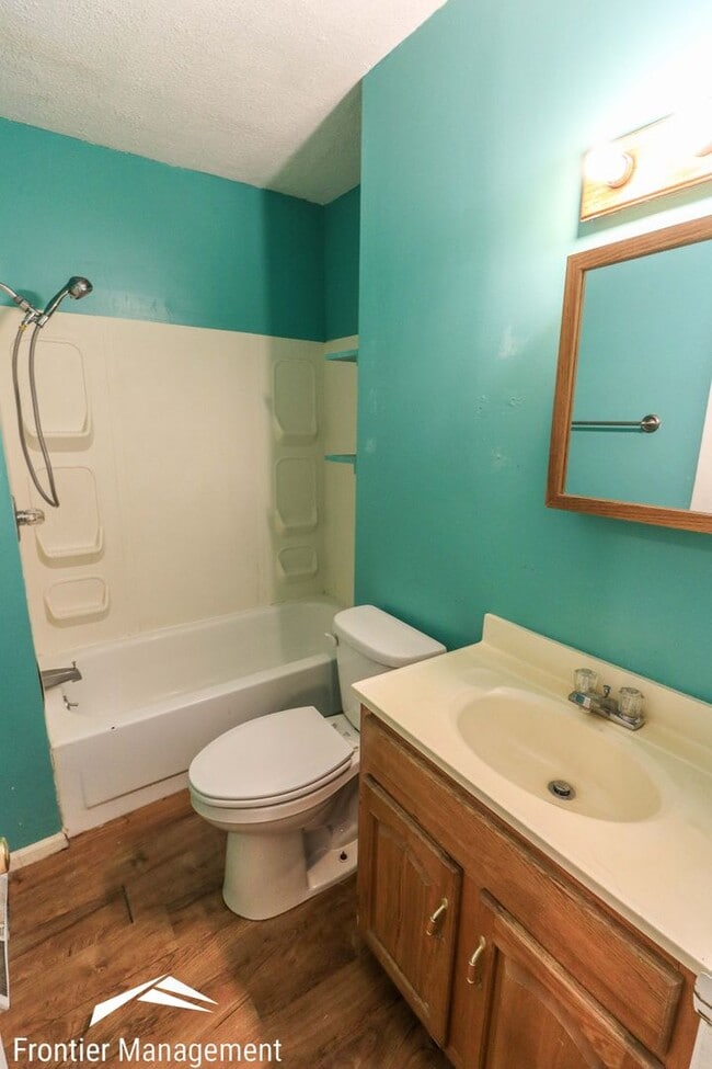 Building Photo - Great side-by-side duplex! Washer & dryer,...