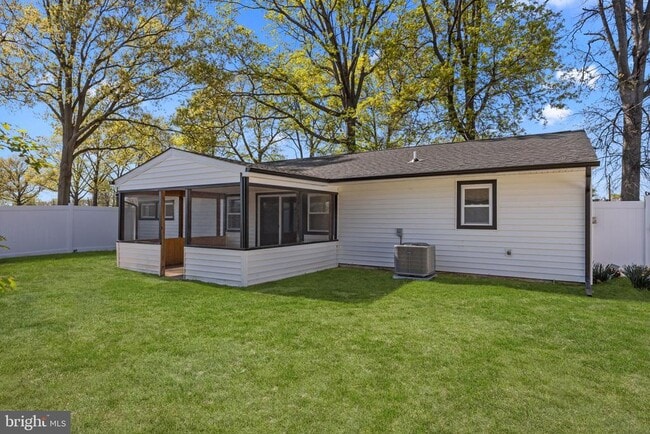 Building Photo - 338 Goldenridge Dr