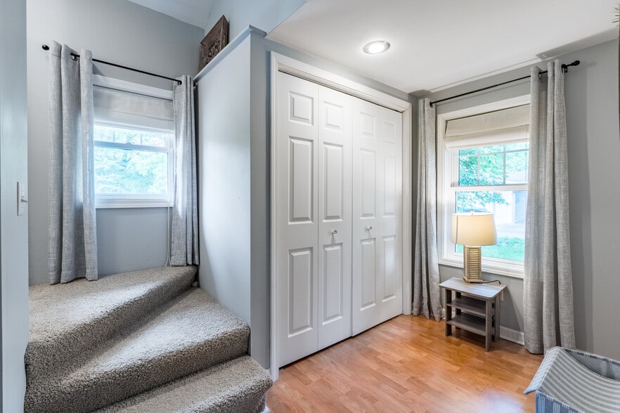 Building Photo - 226302 Swan Ave