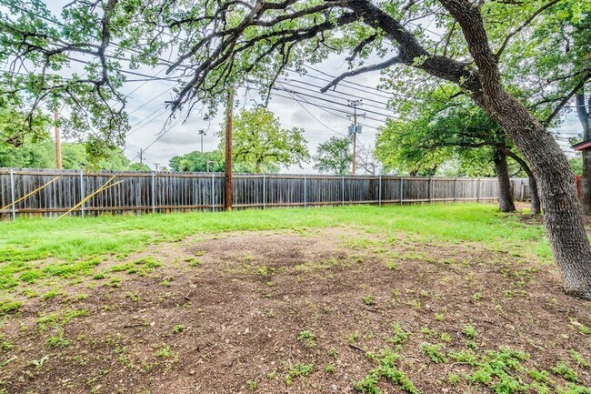 Building Photo - 1306 Glenda Dr