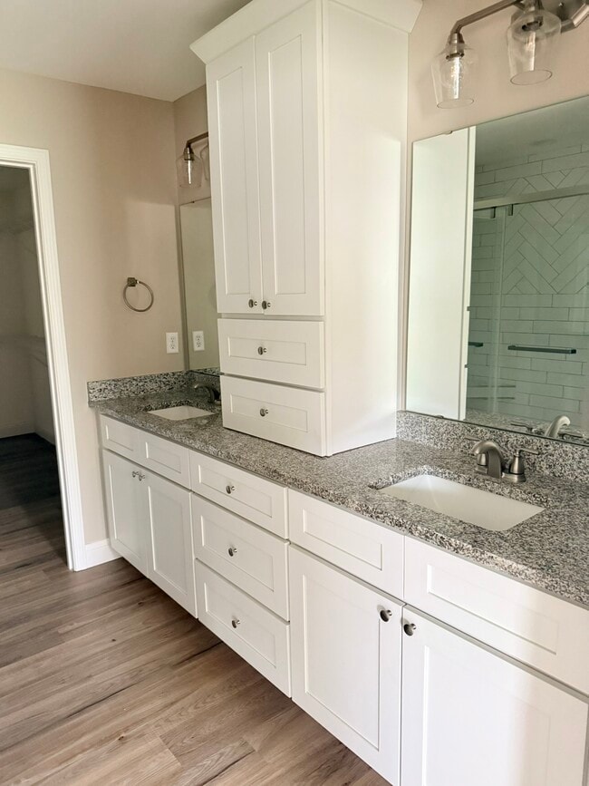 Building Photo - 295 Oak Grove Cir