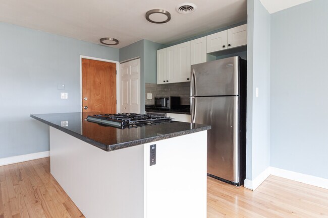 Building Photo - 655 W Grace St