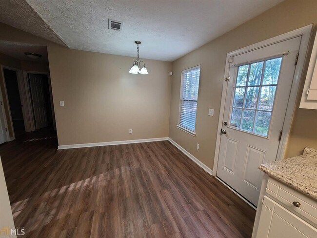 Building Photo - 26 Lullwater Dr