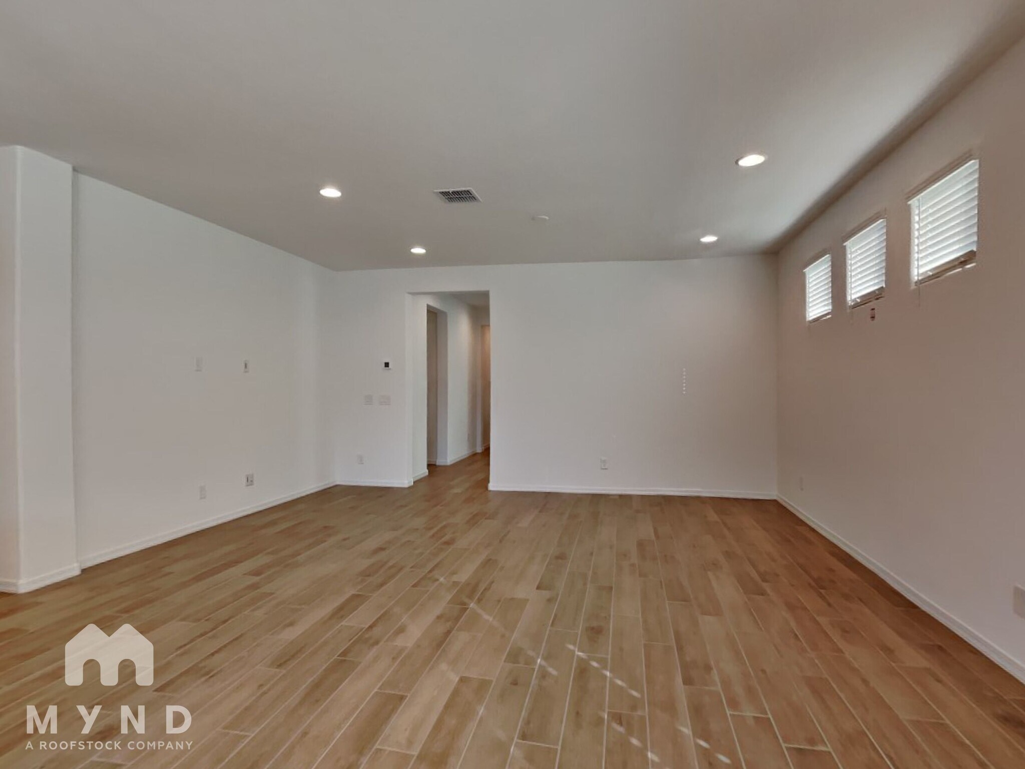 Building Photo - 9967 W Whitton Ave