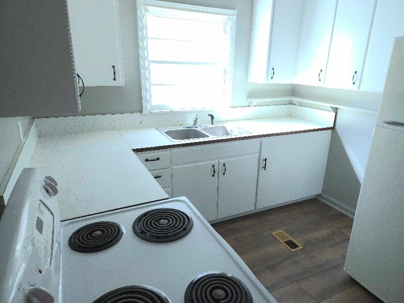 Building Photo - 1305 Edna Pl