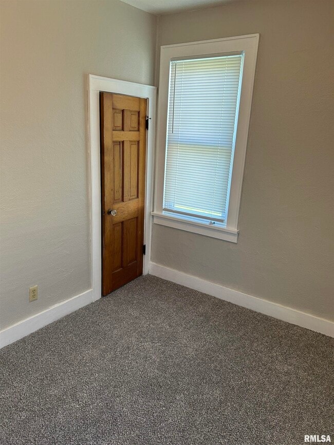 Building Photo - 405 Keller St