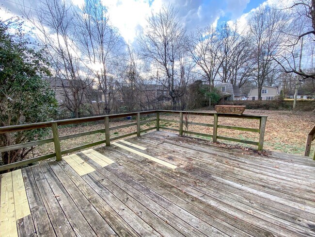 Building Photo - 3 bedroom 1 bath near the university of Memphis