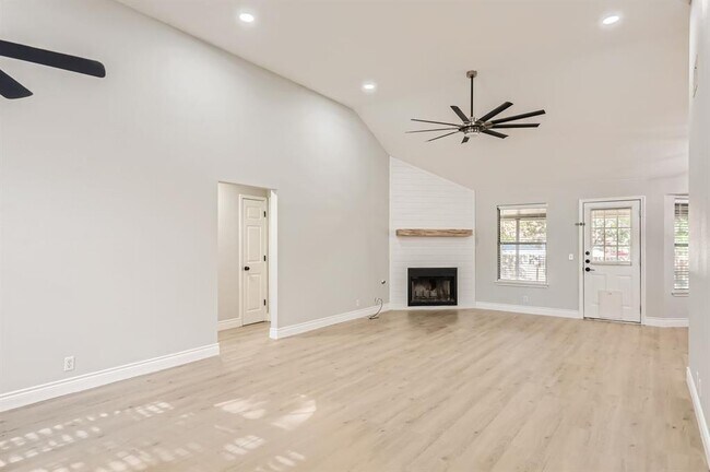 Building Photo - 201 Orchard Way