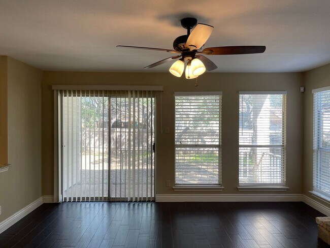 Building Photo - 13731 Oak Pebble
