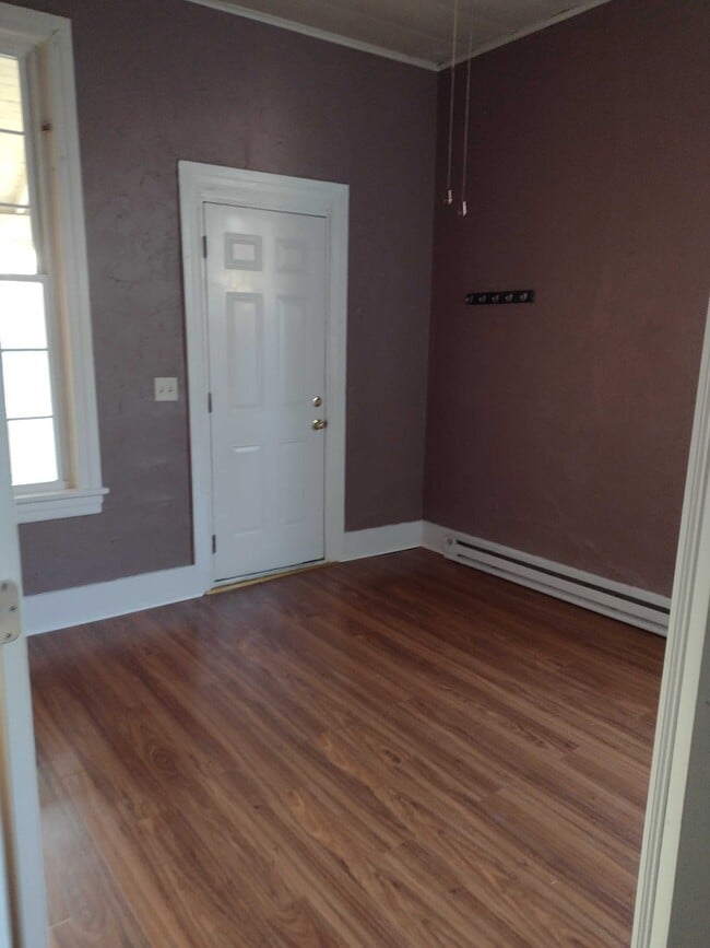 Building Photo - 355 Market St