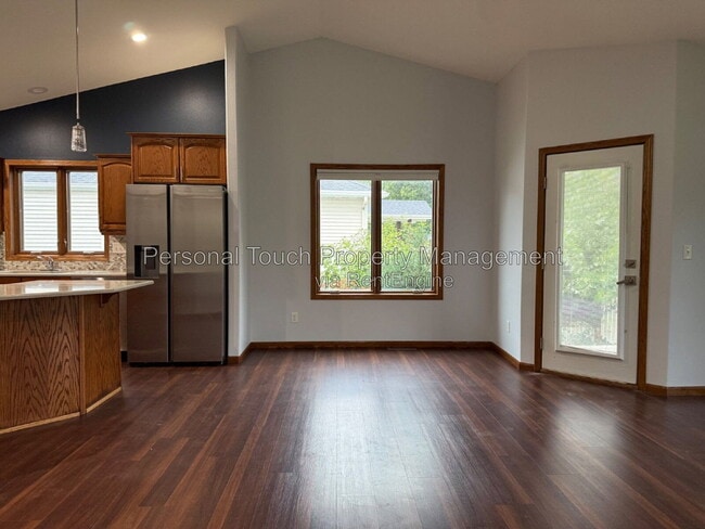 Building Photo - 3539 Woodbury Ct S