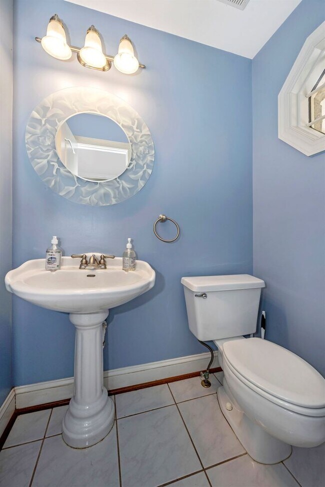 Building Photo - WELLER ESTATES